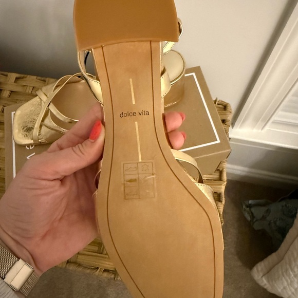 NWT Dolce Vita Gold Heels - Picture 3 of 4